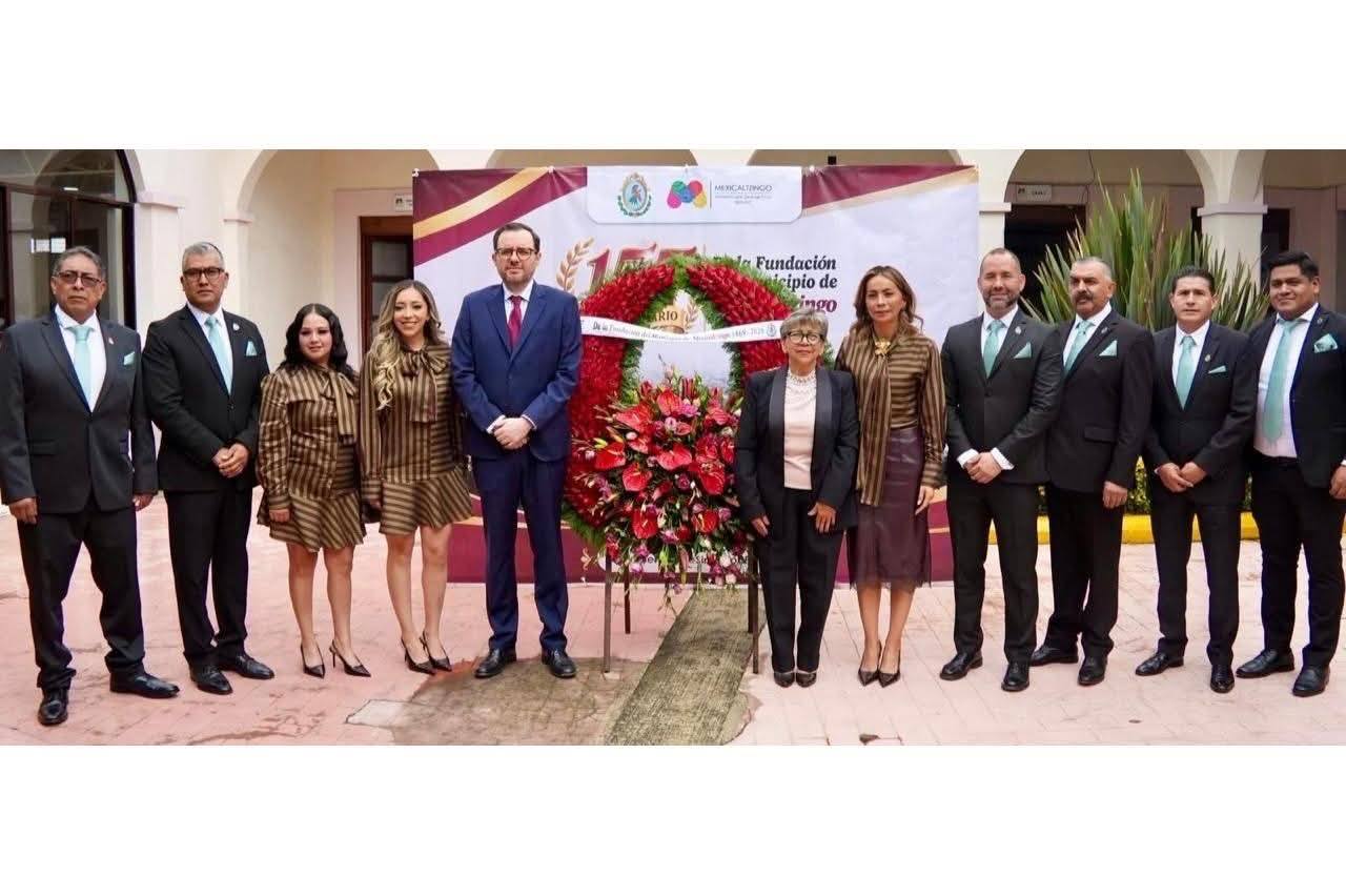 Saray Benítez reconoce a hombres y mujeres mexicaltzinguenses en el 157 aniversario