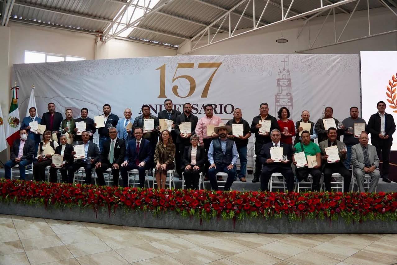 Saray Benítez reconoce a hombres y mujeres mexicaltzinguenses en el 157 aniversario