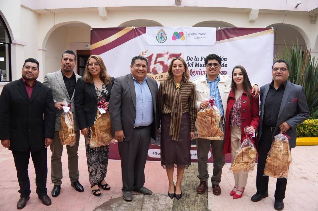 Saray Benítez reconoce a hombres y mujeres mexicaltzinguenses en el 157 aniversario