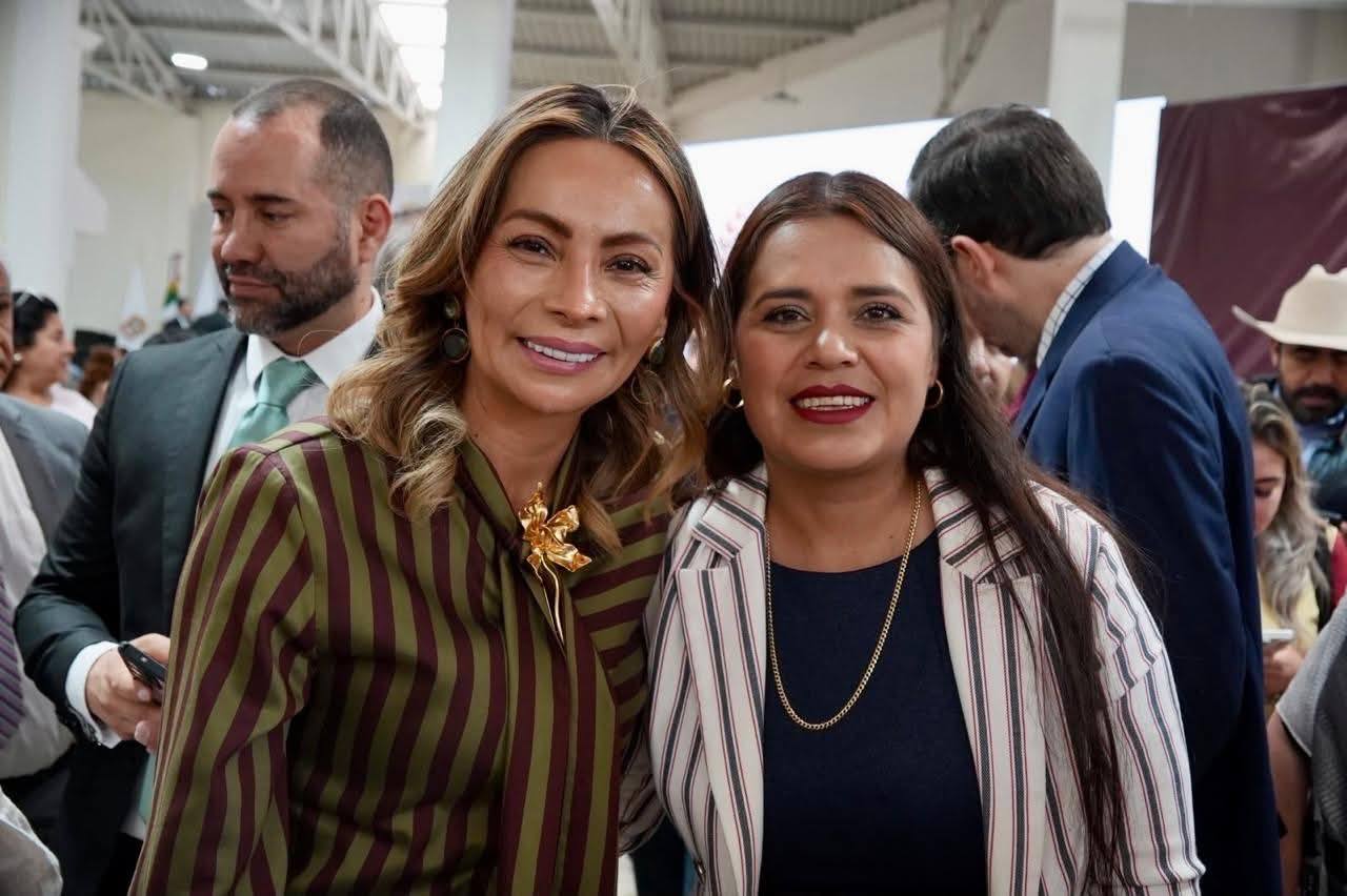 Saray Benítez reconoce a hombres y mujeres mexicaltzinguenses en el 157 aniversario