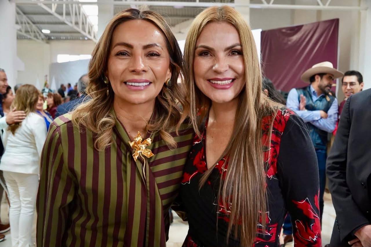 Saray Benítez reconoce a hombres y mujeres mexicaltzinguenses en el 157 aniversario