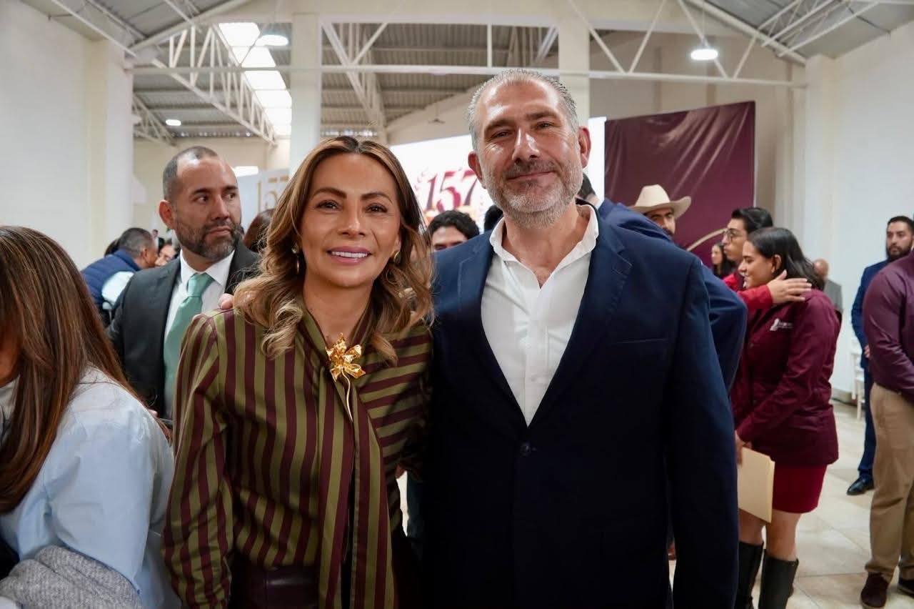 Saray Benítez reconoce a hombres y mujeres mexicaltzinguenses en el 157 aniversario