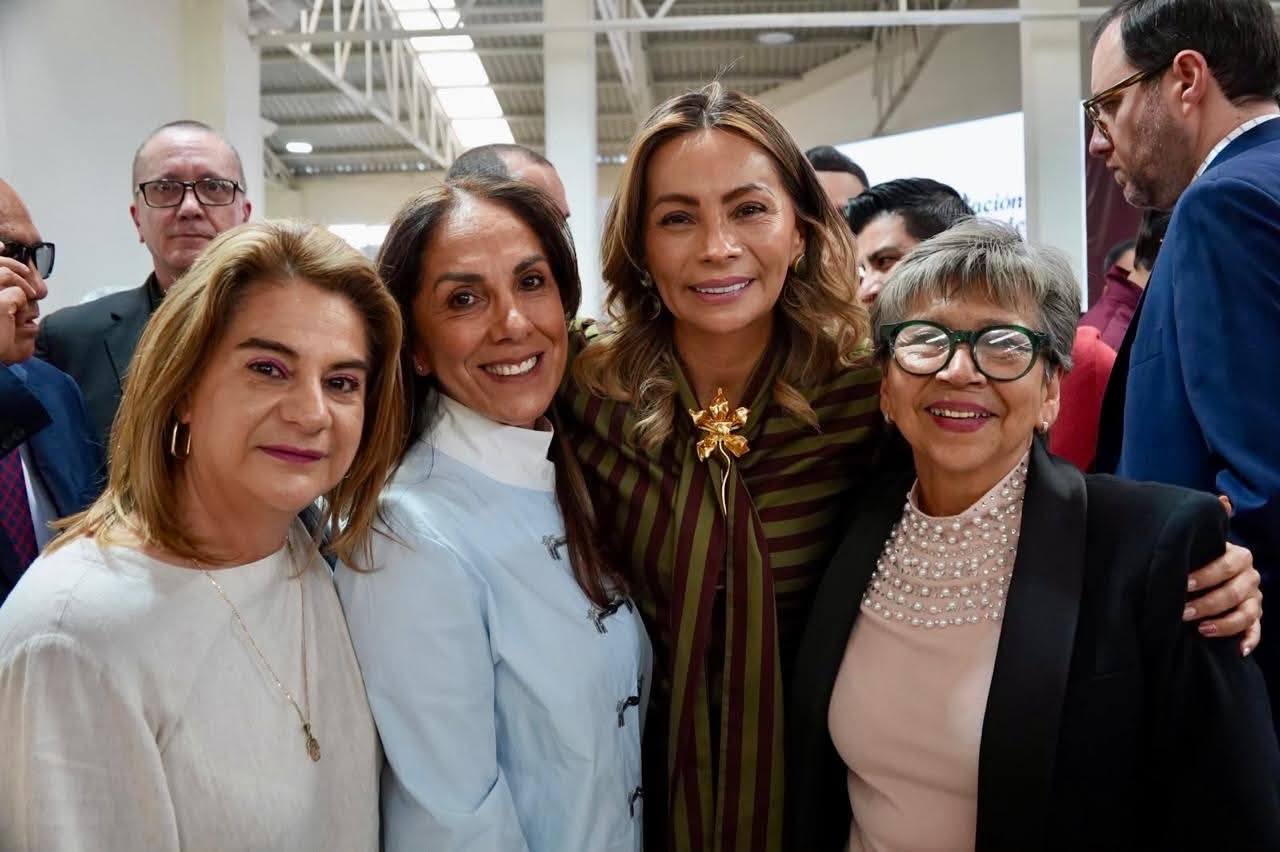 Saray Benítez reconoce a hombres y mujeres mexicaltzinguenses en el 157 aniversario