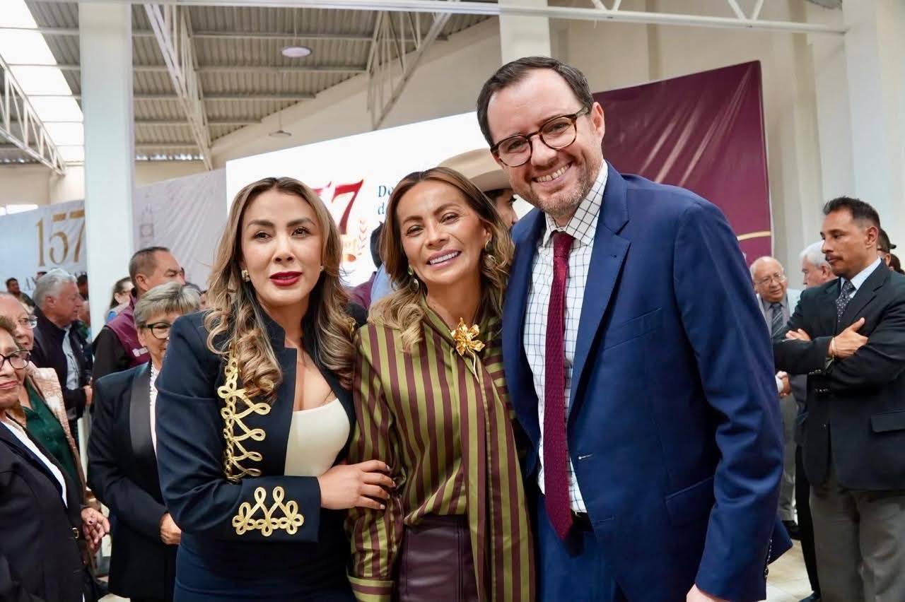 Saray Benítez reconoce a hombres y mujeres mexicaltzinguenses en el 157 aniversario