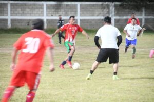 Carmen Albarrán entrega obra de iluminación en San Lucas Texcaltitlán