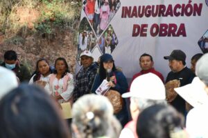 Entrega alcaldesa Carmen Albarrán nuevo arcotecho en Segundo Cuartel