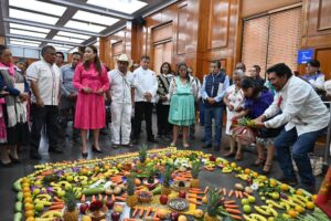 Lety Mejía impulsa el rescate de tradiciones con libro sobre bebidas rituales