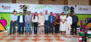 San José del Rincón celebra en grande al magisterio; rifan viaje a Cancún entre docentes