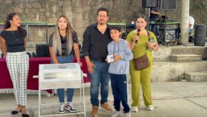 Jóvenes estudiantes de Zacualpan celebran encuentro con el Presidente Municipal Carlos Rogel Valle