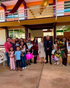 José Luis Domínguez y Lily Abarca acompañan la graduación del CBT Tlatlaya en Coatepec.