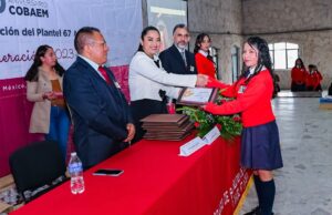 Valeria Cruz Olvera acompaña la clausura del COBAEM Plantel 67 de Aculco